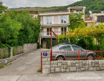 Zimmer und Appartements Davidovic, Privatunterkunft im Ort Petrovac, Montenegro - 20191003_190454