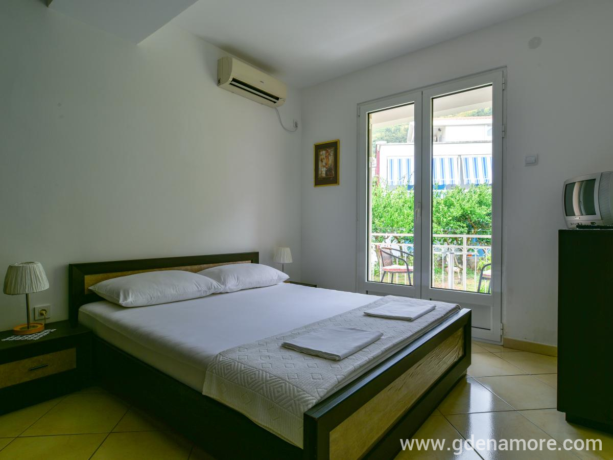 Sobe i Apartmani Davidovic, privatni smeštaj u mestu Petrovac, Crna Gora - DUS_1204
