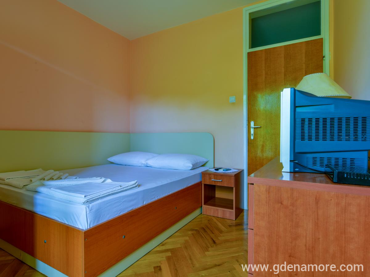 Sobe i Apartmani Davidovic, privatni smeštaj u mestu Petrovac, Crna Gora - DUS_1229
