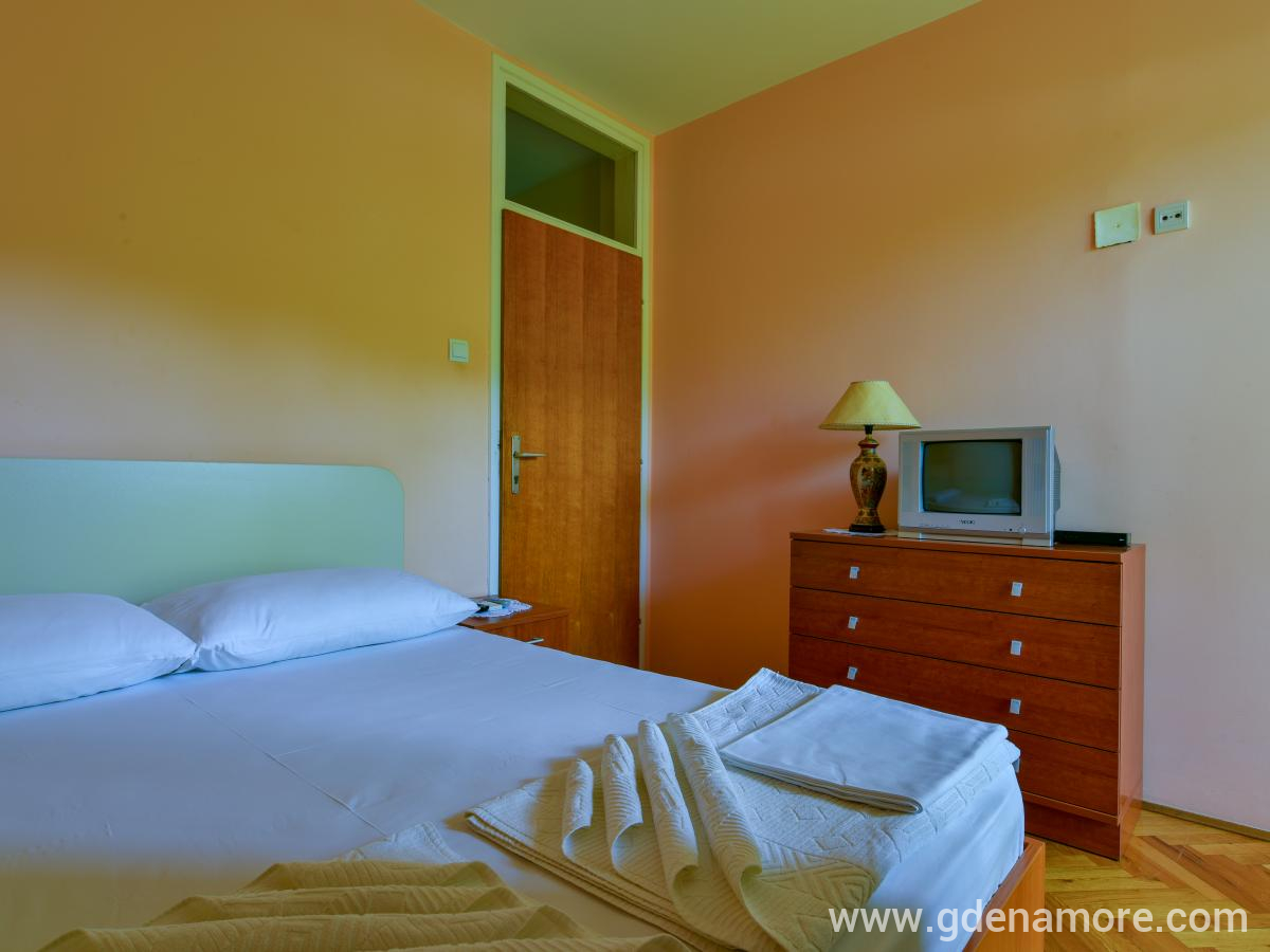 Sobe i Apartmani Davidovic, privatni smeštaj u mestu Petrovac, Crna Gora - DUS_1235
