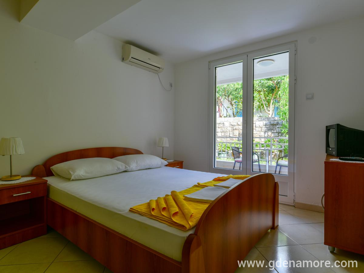 Sobe i Apartmani Davidovic, privatni smeštaj u mestu Petrovac, Crna Gora - DUS_1259
